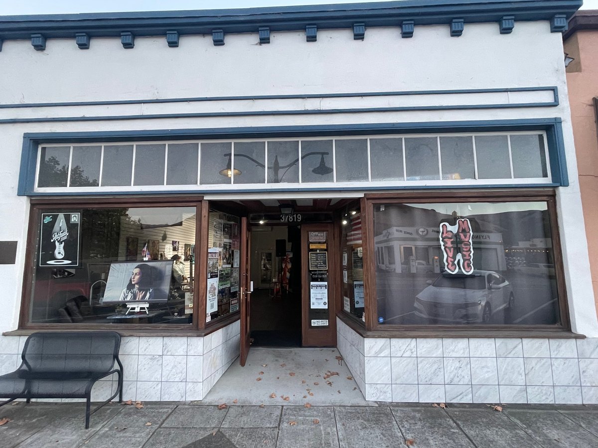 Storefront of the Art Freak Studio gallery at 37819 Niles Boulevard in Fremont — white walls, brown wooden trim, and glass windows displaying artwork